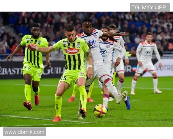 里昂与斯特拉斯堡精彩对决录像回放分析及赛后点评